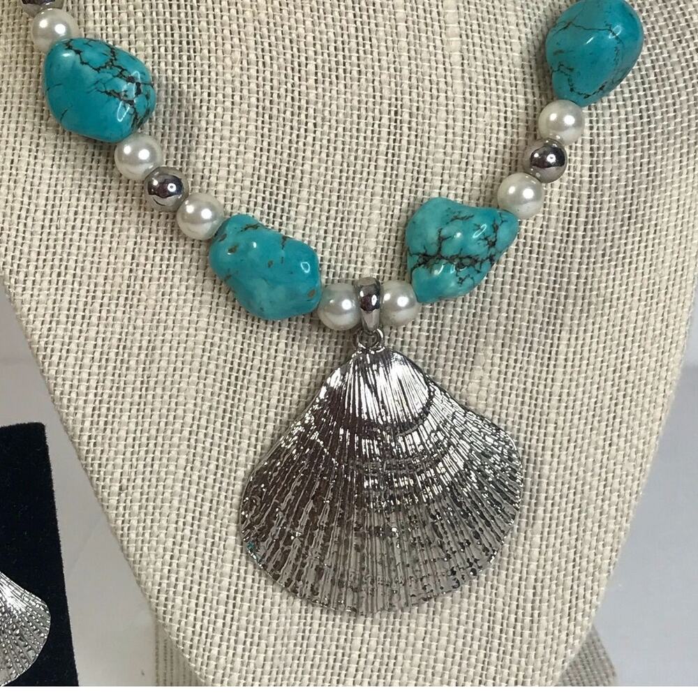 Clam Shell Princess Necklace Turquoise with Clam Dangle Drop Earrings - Picture 8 of 8